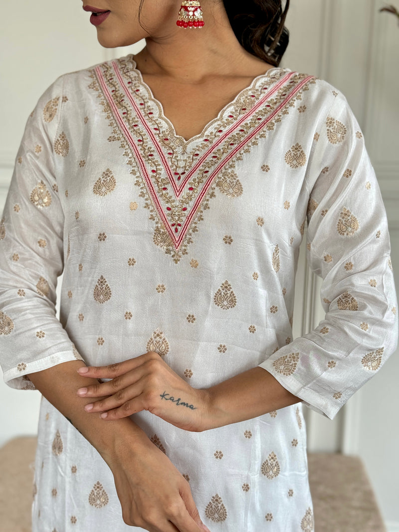 Women's Jacquard Viscose Embroidered Straight Kurta with Pant Dupatta SetsWomen's Jacquard Viscose Embroidered Straight Kurta with Pant Dupatta Sets