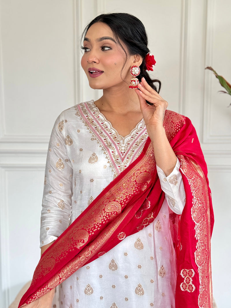 Women's Jacquard Viscose Embroidered Straight Kurta with Pant Dupatta SetsWomen's Jacquard Viscose Embroidered Straight Kurta with Pant Dupatta Sets