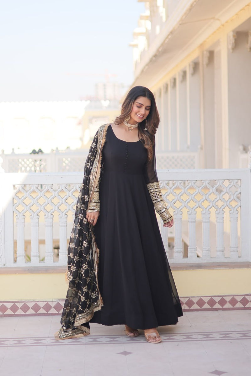 Keshavi'S Black Coloured Gown