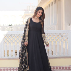 Keshavi'S Black Coloured Gown