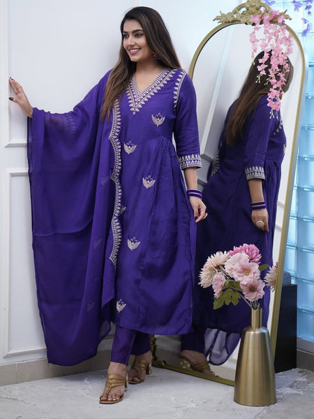 Noor – Embroidered Gown Set in Chanderi– by QueenVastra