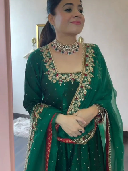 Prachi's' Green Coloured Havy Vichitra Royal Elegant Suit Set