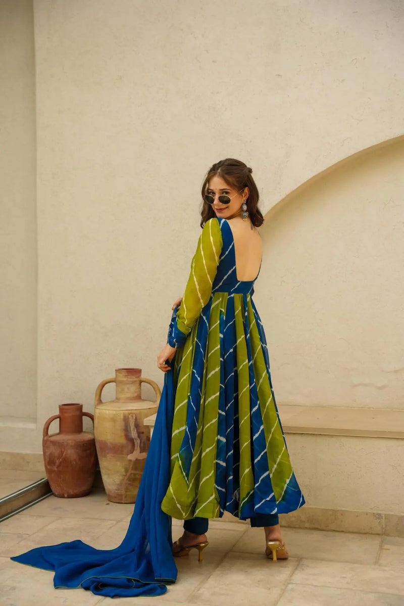 Sanvi's Leheriya Suit