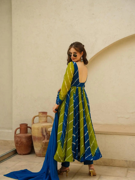 Sanvi's Leheriya Suit