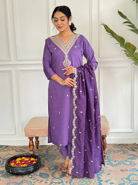 Women Ethnic Motifs Embroidered Regular Sequinned Kurta Set With Dupatta