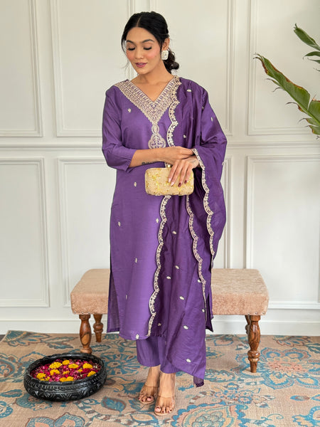 Women Ethnic Motifs Embroidered Regular Sequinned Kurta Set With Dupatta