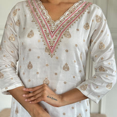 Women's Jacquard Viscose Embroidered Straight Kurta with Pant Dupatta SetsWomen's Jacquard Viscose Embroidered Straight Kurta with Pant Dupatta Sets