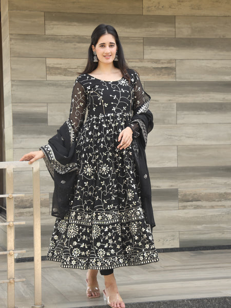 Damini's Black Coloured Suit