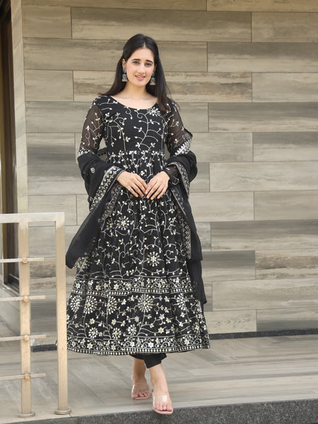 Damini's Black Coloured Suit