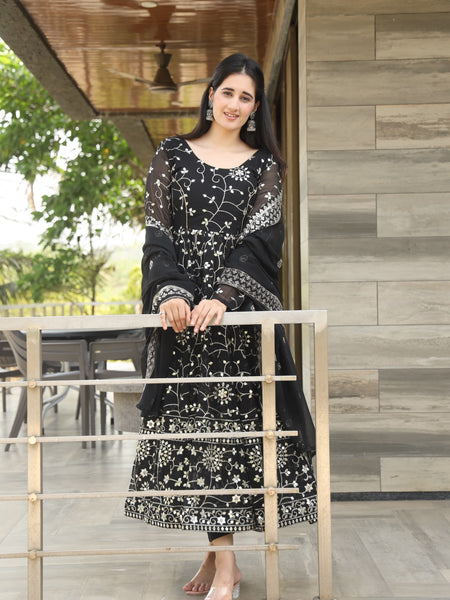 Damini's Black Coloured Suit
