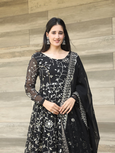 Damini's Black Coloured Suit