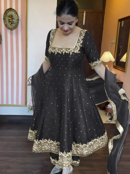 Prachi's' Black Havy Vichitra Royal Elegant Suit Set