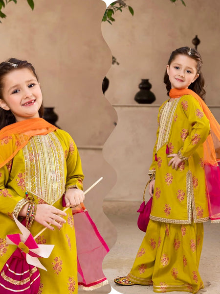 TRENDING  TOP WITH SHARARA AND DUPATTA SET OC- 217