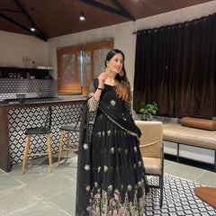 Noor'S Black Coloured Suit Set