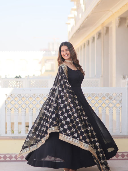 Keshavi'S Black Coloured Gown