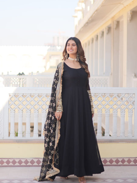 Keshavi'S Black Coloured Gown