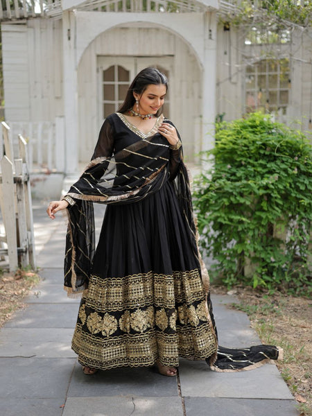 Sandhiya Black Premium Quality Anarkali Suit Set